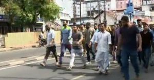 വ്യാജ ഹർത്താലിന്റെ മറവിൽ കടയടപ്പിക്കലും ബസ് തടയലും വ്യാജ ഹർത്താലിന്റെ മറവിൽ കടയടപ്പിക്കലും ബസ് തടയലും