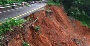 താമരശേരി ചുരത്തില് മഴക്കെടുതി കാരണമുണ്ടായ തടസങ്ങള് പരിഹരിച്ചില്ല താമരശേരി ചുരത്തില് മഴക്കെടുതി കാരണമുണ്ടായ തടസങ്ങള് പരിഹരിച്ചില്ല