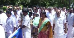 സമരം നടത്തിയതിന് ബ്ലോക്ക് പഞ്ചായത്തംഗത്തെ അറസ്റ്റ് ചെയ്തു; ചക്കിട്ടപ്പാറയിൽ നാളെ ഹർത്താൽ സമരം നടത്തിയതിന് ബ്ലോക്ക് പഞ്ചായത്തംഗത്തെ അറസ്റ്റ് ചെയ്തു; ചക്കിട്ടപ്പാറയിൽ നാളെ ഹർത്താൽ