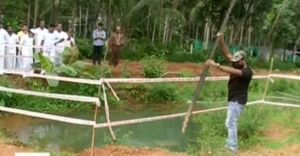 ആശങ്കയുടെ ഗെയിൽ; പത്തുവയസുകാരൻ വീണത് രണ്ടാൾപൊക്കമുള്ള കുഴിയിൽ ആശങ്കയുടെ ഗെയിൽ; പത്തുവയസുകാരൻ വീണത് രണ്ടാൾപൊക്കമുള്ള കുഴിയിൽ