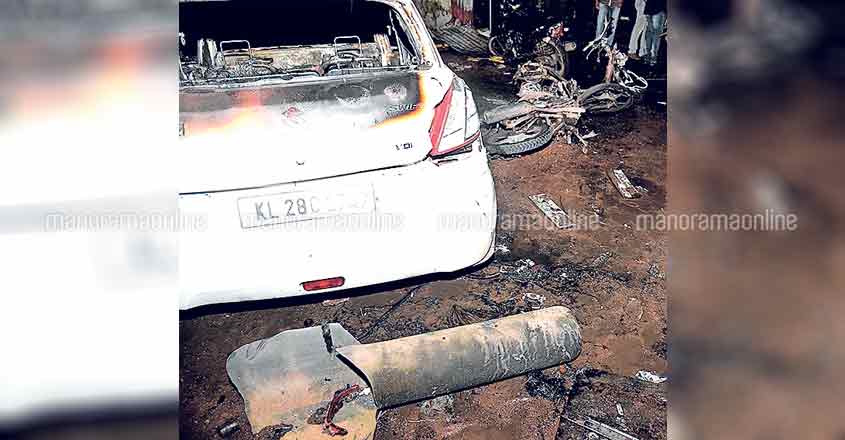 alappuzha-car-fire-1 alappuzha-car-fire-1