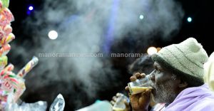 കേരളത്തിൽ അനുഭവപ്പെടുന്ന ഈ കൊടുംതണുപ്പിനു പിന്നിൽ.... കേരളത്തിൽ അനുഭവപ്പെടുന്ന ഈ കൊടുംതണുപ്പിനു പിന്നിൽ....