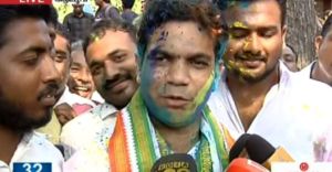 നിറങ്ങളില് നീരാടി ൈഹബി ഈഡന്റെ തിരഞ്ഞെടുപ്പ് പ്രചാരണം നിറങ്ങളില് നീരാടി ൈഹബി ഈഡന്റെ തിരഞ്ഞെടുപ്പ് പ്രചാരണം