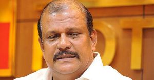 പി.സി ജോർജിന്റെ വീടിന് നേരെ കല്ലേറ്; പ്രതിഷേധ മാർച്ച് പി.സി ജോർജിന്റെ വീടിന് നേരെ കല്ലേറ്; പ്രതിഷേധ മാർച്ച്