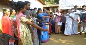 ഭരണഘടനയുടെ ആമുഖം ഏറ്റു ചൊല്ലി ഊരുകൾ; കൗതുകമായി പരിപാടി ഭരണഘടനയുടെ ആമുഖം ഏറ്റു ചൊല്ലി ഊരുകൾ; കൗതുകമായി പരിപാടി