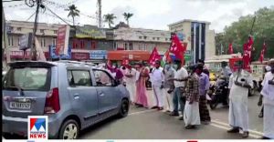 ഇന്ധന വിലവര്ധനയ്ക്കെതിരെ സംയുക്ത ട്രേഡ് യൂണിയനുകളുടെ പ്രതിഷേധം; വാഹനം തടയൽ ഇന്ധന വിലവര്ധനയ്ക്കെതിരെ സംയുക്ത ട്രേഡ് യൂണിയനുകളുടെ പ്രതിഷേധം; വാഹനം തടയൽ