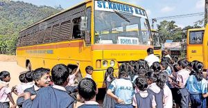 ‘അവനെ പൊളിക്കാൻ പോകുവാണോ?, വഴിയിൽ കിടത്താത്തവൻ’; സ്കൂൾ ബസിനെ പൊതിഞ്ഞ് കുട്ടികൾ ‘അവനെ പൊളിക്കാൻ പോകുവാണോ?, വഴിയിൽ കിടത്താത്തവൻ’; സ്കൂൾ ബസിനെ പൊതിഞ്ഞ് കുട്ടികൾ