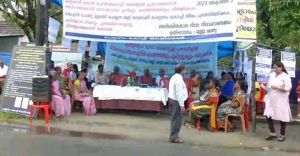 തീരസംരക്ഷണം വൈകുന്നു; ചെല്ലാനത്ത് അനിശ്ചിതകാല നിരാഹഹാരസമരം തീരസംരക്ഷണം വൈകുന്നു; ചെല്ലാനത്ത് അനിശ്ചിതകാല നിരാഹഹാരസമരം