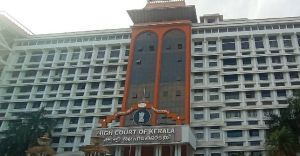 'ക്ഷമ ദൗര്ബല്യമായി കാണരുത്'; അനധികൃത ഫ്ലക്സ് ബോര്ഡ് വിഷയത്തില് ഹൈക്കോടതി 'ക്ഷമ ദൗര്ബല്യമായി കാണരുത്'; അനധികൃത ഫ്ലക്സ് ബോര്ഡ് വിഷയത്തില് ഹൈക്കോടതി
