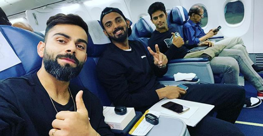 kohli-with-team kohli-with-team