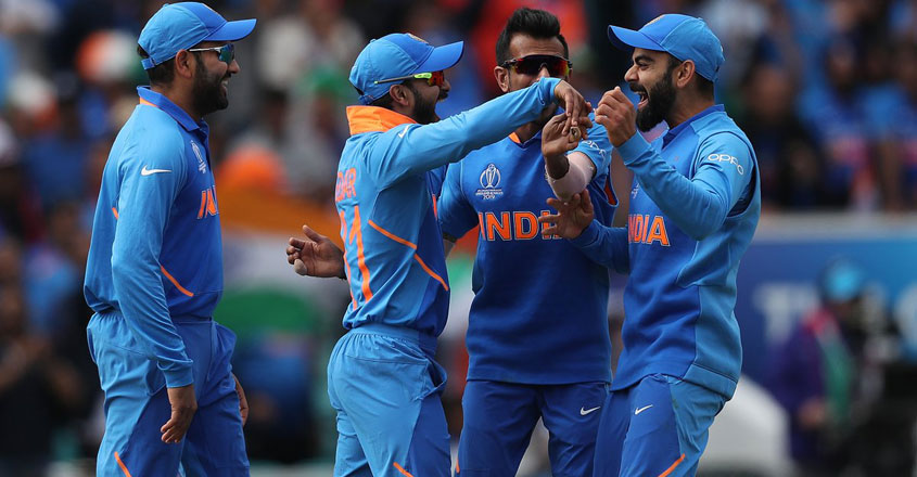 indian-cricket-team-celebrate-wicket-vs-australia indian-cricket-team-celebrate-wicket-vs-australia