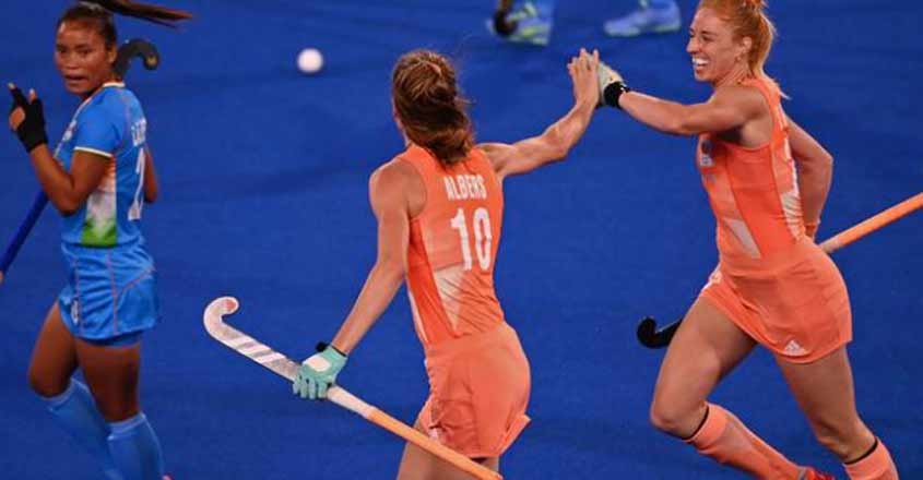 woman-hockey woman-hockey