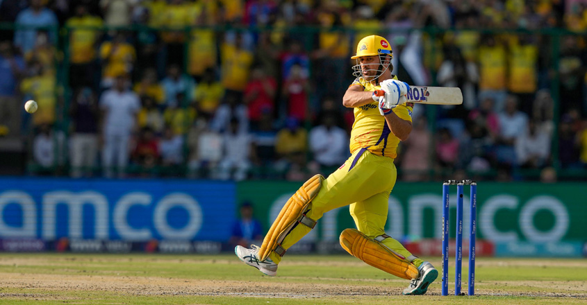 MS-Dhoni-plays-a-shot-durin