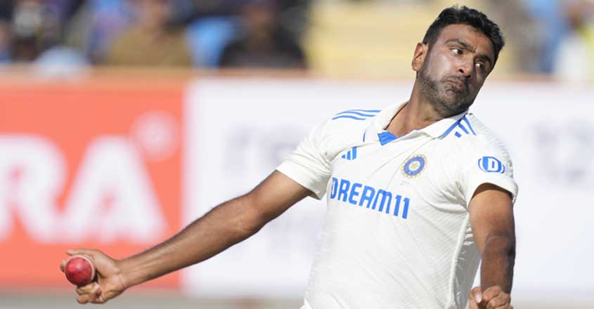 r-ashwin-bowling