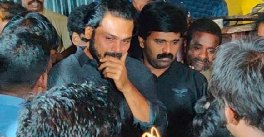 karthi-crying-video karthi-crying-video