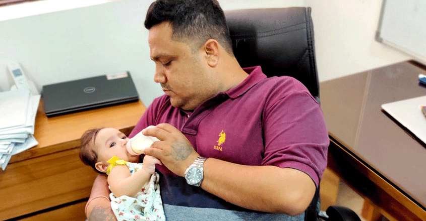 ashutosh-with-his-daughter-at-work-place-01 ashutosh-with-his-daughter-at-work-place-01