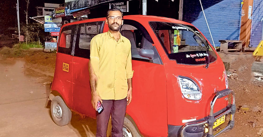 Auto Driver Ramesh രാത്രി ഓട്ടോയുമായി ഇറങ്ങുന്ന അധ്യാപകൻ; സുരേഷ് ഇങ്ങനെയാകാൻ കാരണമുണ്ട് ...