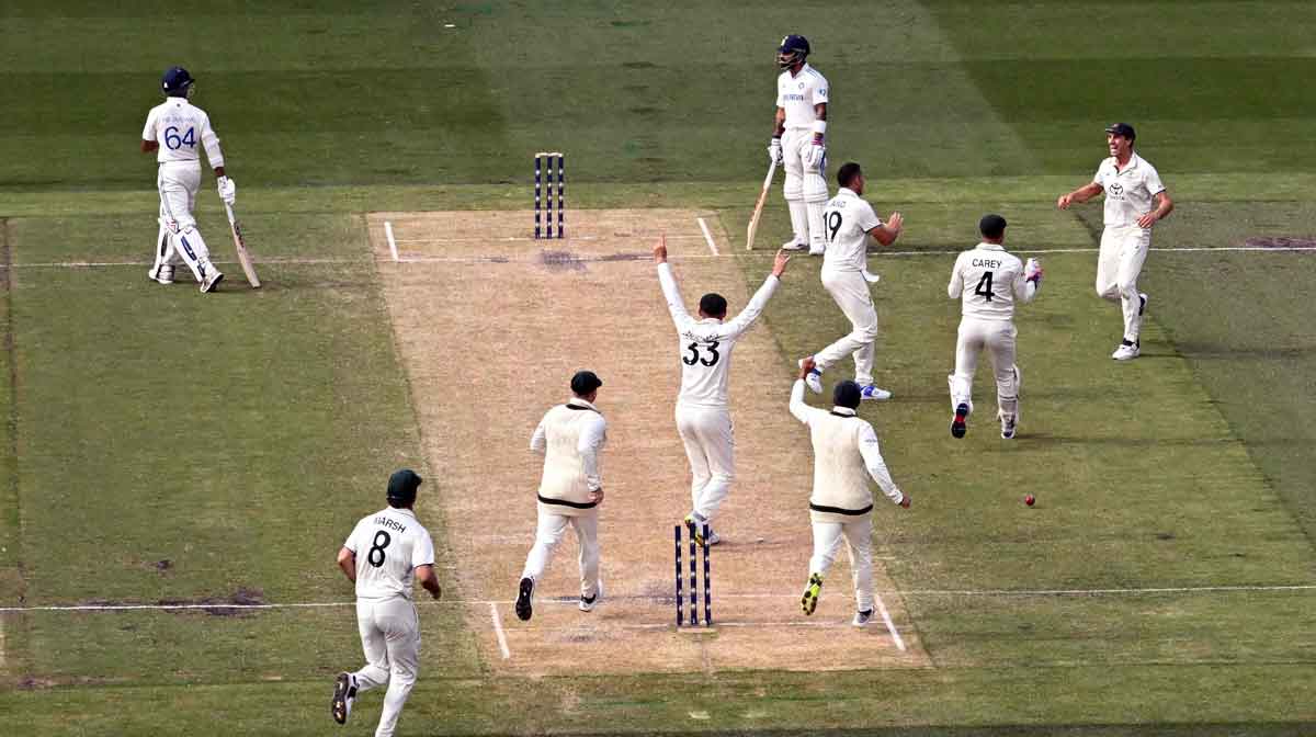 Australian players celebrate running out Indian batsman Yashasvi Jaiswal (L) on the second day of the fourth cricket Test match between Australia and India at the Melbourne Cricket Ground(AFP)