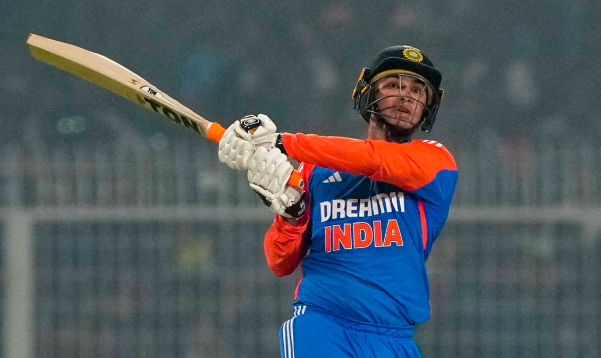 Kolkata: India s Abhishek Sharma plays a shot during the first T20I cricket match of a series between India and England, at the Eden Gardens, in Kolkata, Wednesday, Jan. 22, 2025. (PTI Photo/Swapan Mahapatra) (PTI01_22_2025_000391A)