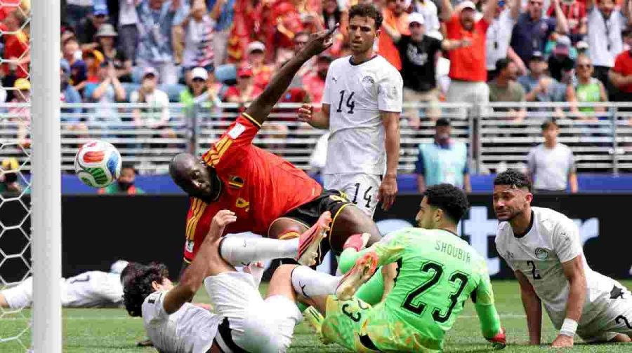 SEATTLE, WASHINGTON - JUNE 15: Romelu Lukaku #9 of Belgium forces an own goal by Mohamed Hany #3 of Egypt during the FIFA World Cup 2026 Group G match between Belgium and Egypt at Seattle Stadium on June 15, 2026 in Seattle, Washington.   Alex Grimm/Getty Images/AFP (Photo by ALEX GRIMM / GETTY IMAGES NORTH AMERICA / Getty Images via AFP)