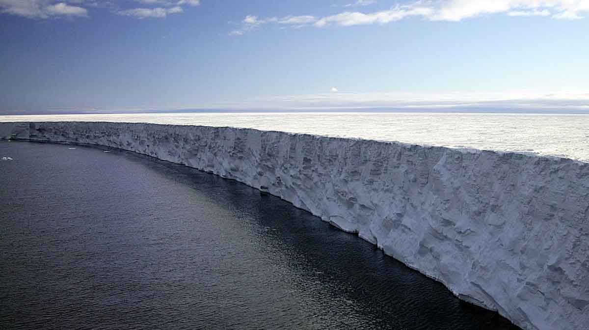 ANTARTICA-ICEBERG