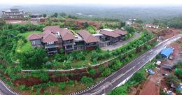 പ്രകൃതിയിൽ ലയിച്ച് 'മൊണ്ടാന പ്ലാസ്'; ഇതാ കുന്നിൻ മുകളിലെ സ്വപ്നവീട് പ്രകൃതിയിൽ ലയിച്ച് 'മൊണ്ടാന പ്ലാസ്'; ഇതാ കുന്നിൻ മുകളിലെ സ്വപ്നവീട്